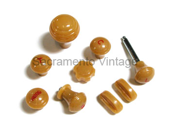 [05954-18] DELUXE DASH KNOB SET-BUTTER 1942