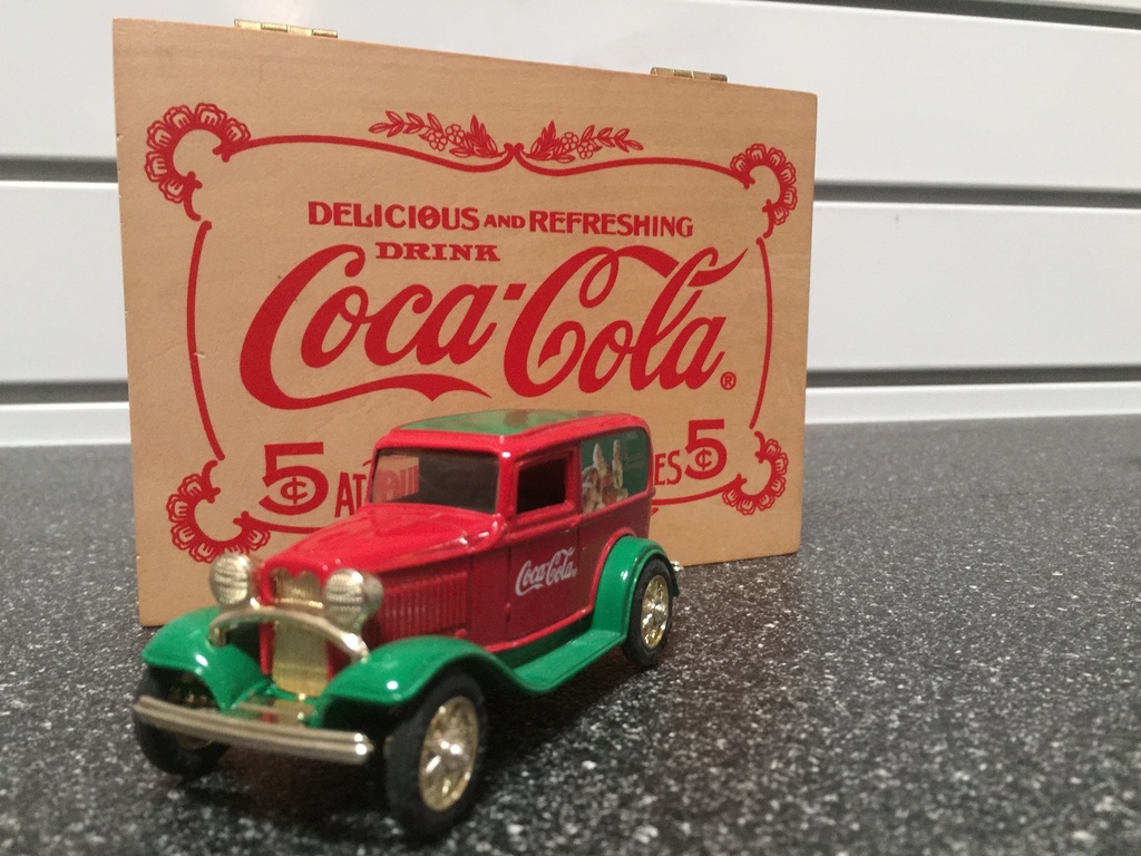 [02299-1] DIE CAST- 1932 FORD COCA-COLA DELIVERY W/WOODEN GIFT BOX - CHRISTMAS