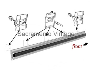 [201028] DOOR MOLDING RH W/BLACK INSERT 1973-79