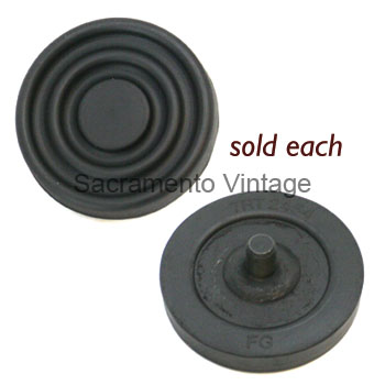 [05286-8] LARGE BULLSEYEE PEDAL PAD 1941-56 3-1/2 DIAMETER WITH STUD