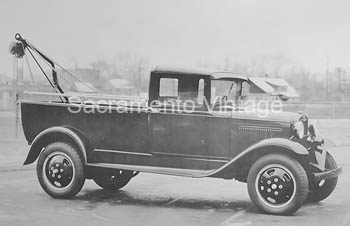 [01930-31-41] PICTURE - SPECIAL BODIED TOW TRUCK 1930-31