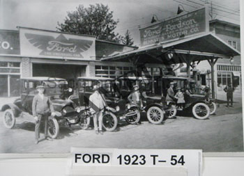 [01923-T-53] PICTURE- NEW CAR DEALER OUTSIDE DISPLAY 1923