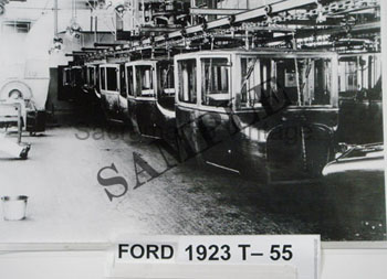 [01923-T-55] PICTURE- OUTSIDE NEW FORD DEALERSHIP 1923