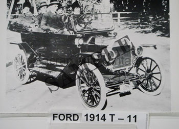 [01914-T-11] PICTURE- ROADSTER SIDE VIEW WITH COUPLE 1914