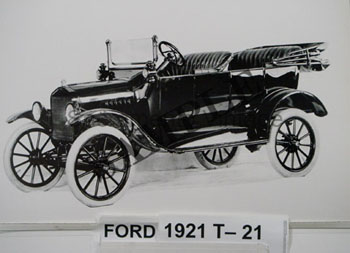 [01921-T-21] PICTURE- ROADSTER, TOP DOWN 1921