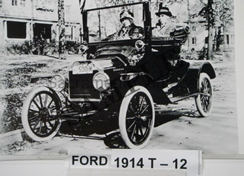 [01914-T-12] PICTURE- TOURING, 3/4 FT. VIEW W/PEOPLE, SLIGHTLY DARK 1914