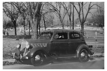 [01935-10] PICTURE-2DR.FLATBACK SEDAN 1935