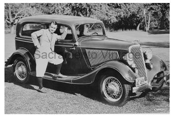 [01934-15] PICTURE-2DR.SEDAN 3/4 F/V 1934