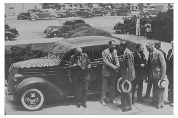 [01936-24] PICTURE-3,000,000 V8 FORD 4 DOOR