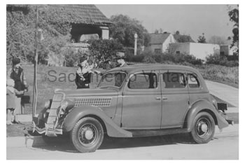 [01935-12] PICTURE-4DR.FLATBACK SEDAN 1935