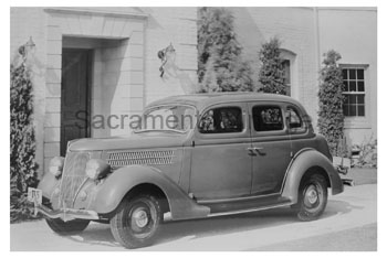 [01936-11] PICTURE- FORDOR TRUNK BACK & HOUSE 1936