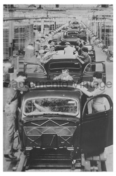 [01936-22] PICTURE-ASSEMBLY LINE VIEW 1936