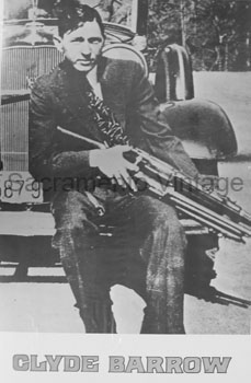 [01932-31] PICTURE-CLYDE BARROW/FORD 1932