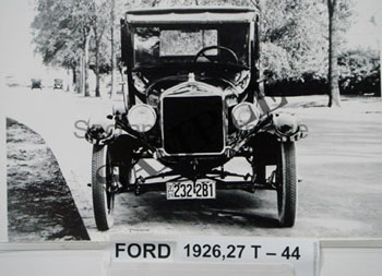 [01926,27-T-44] PICTURE-COUPE,FRONT VIEW 1926-27