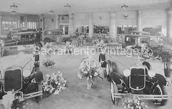 [01930-31-29] PICTURE-DEALER SHOWROOM W/FLOWERS 1930