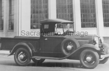 [01932-27] PICTURE-ROADSTER PICKUP 1932