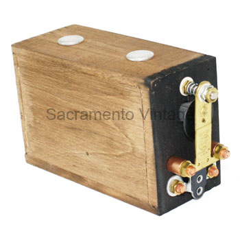 [03802] SPARK COIL with points- WOOD CASE W/ BLACK TOP / NO MARKINGS  1914-27