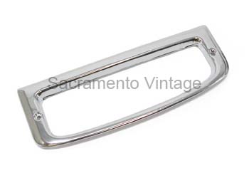 [207967] T/L BEZEL R.H STYLESIDE 2 hole 1967-72