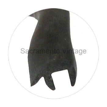 [04152] WINDSHIELD DIVIDER RUBBER 1915-22